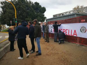 protesta casa pound firenze passerella isolotto (1)