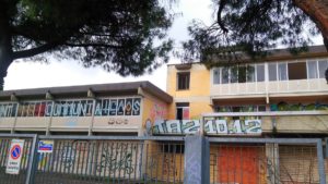 L'edificio come si presentava dopo le occupazioni abusive degli antagonisti dei centri sociali, deturpato da scritte e graffiti