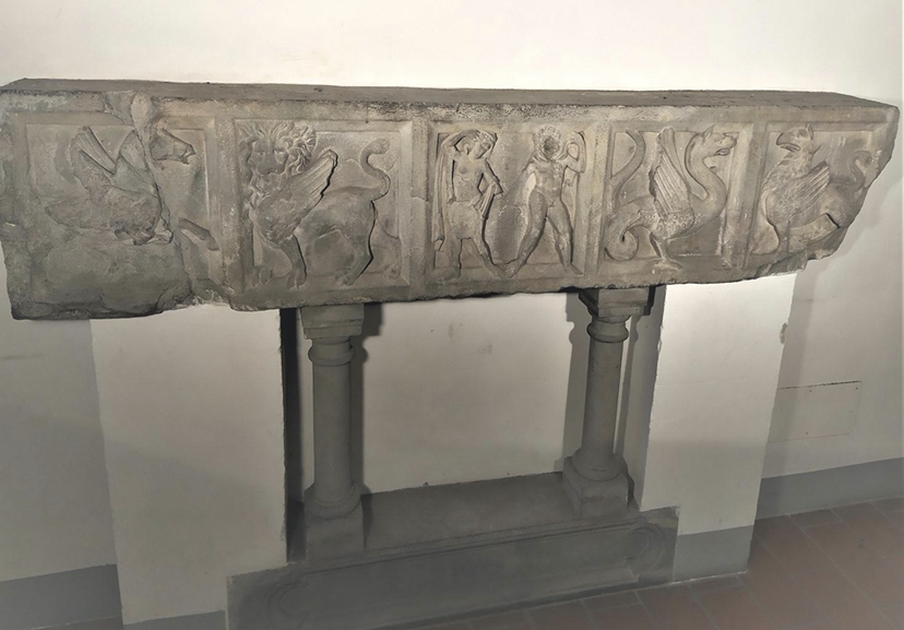 Architrave con Ercole e Megara e animali mostruosi, attribuita a Jacopo di Piero Guidi.